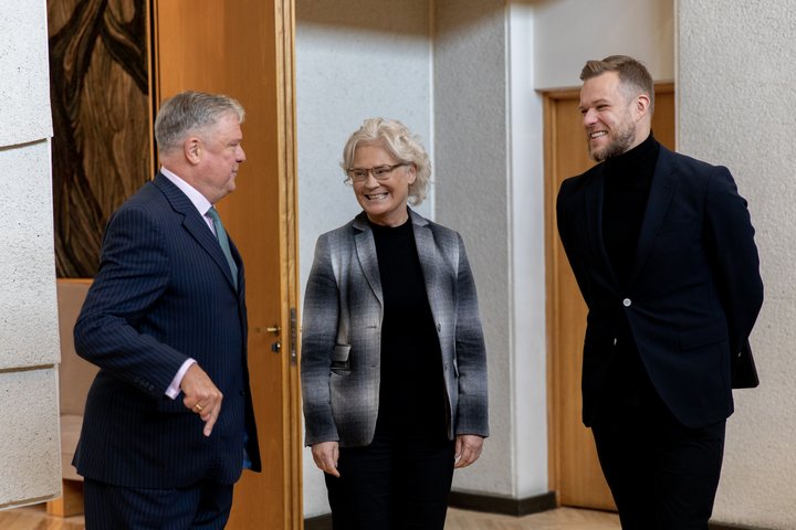 LRVK2022100ū-2.jpg